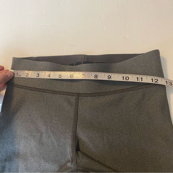 Under Armour Mid Rise muddy gray volleyball dance bike shorts 5” small - Picture 10 of 11